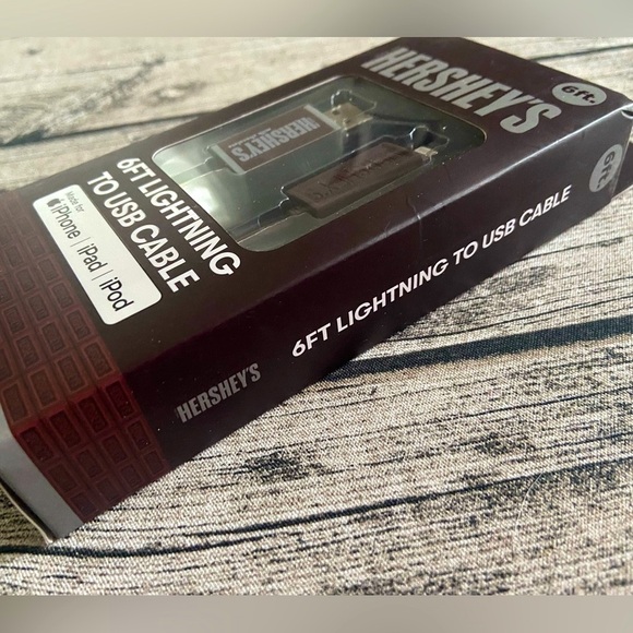 NWT! Lightning USB cable. Charger with Hershey’s candy bar design. New in box! - Picture 6 of 7